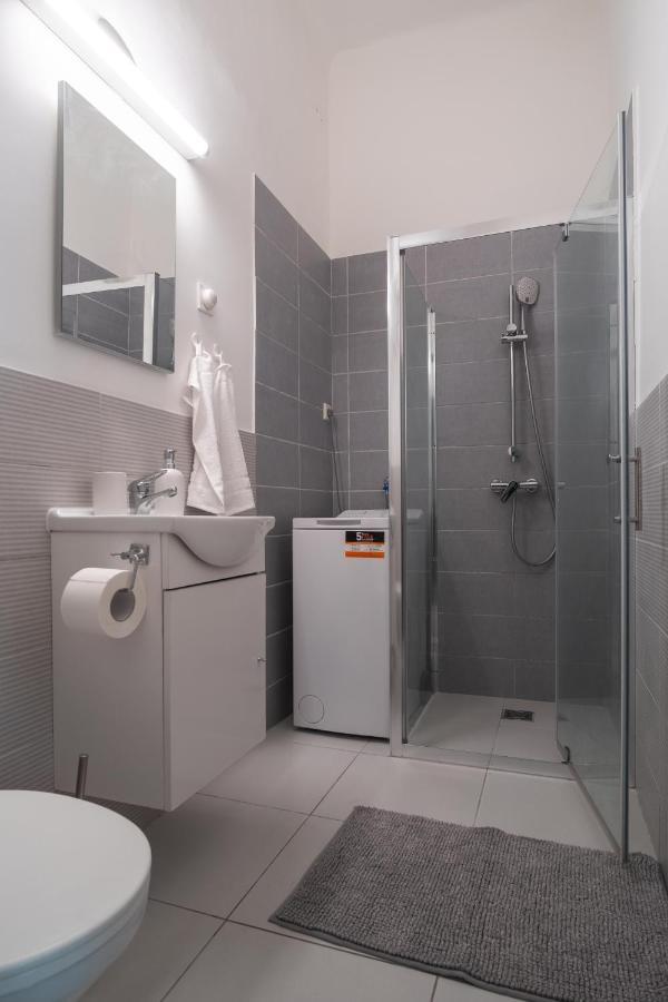 Very Central 1-Br Apt With Patio Apartment Будапеща Екстериор снимка