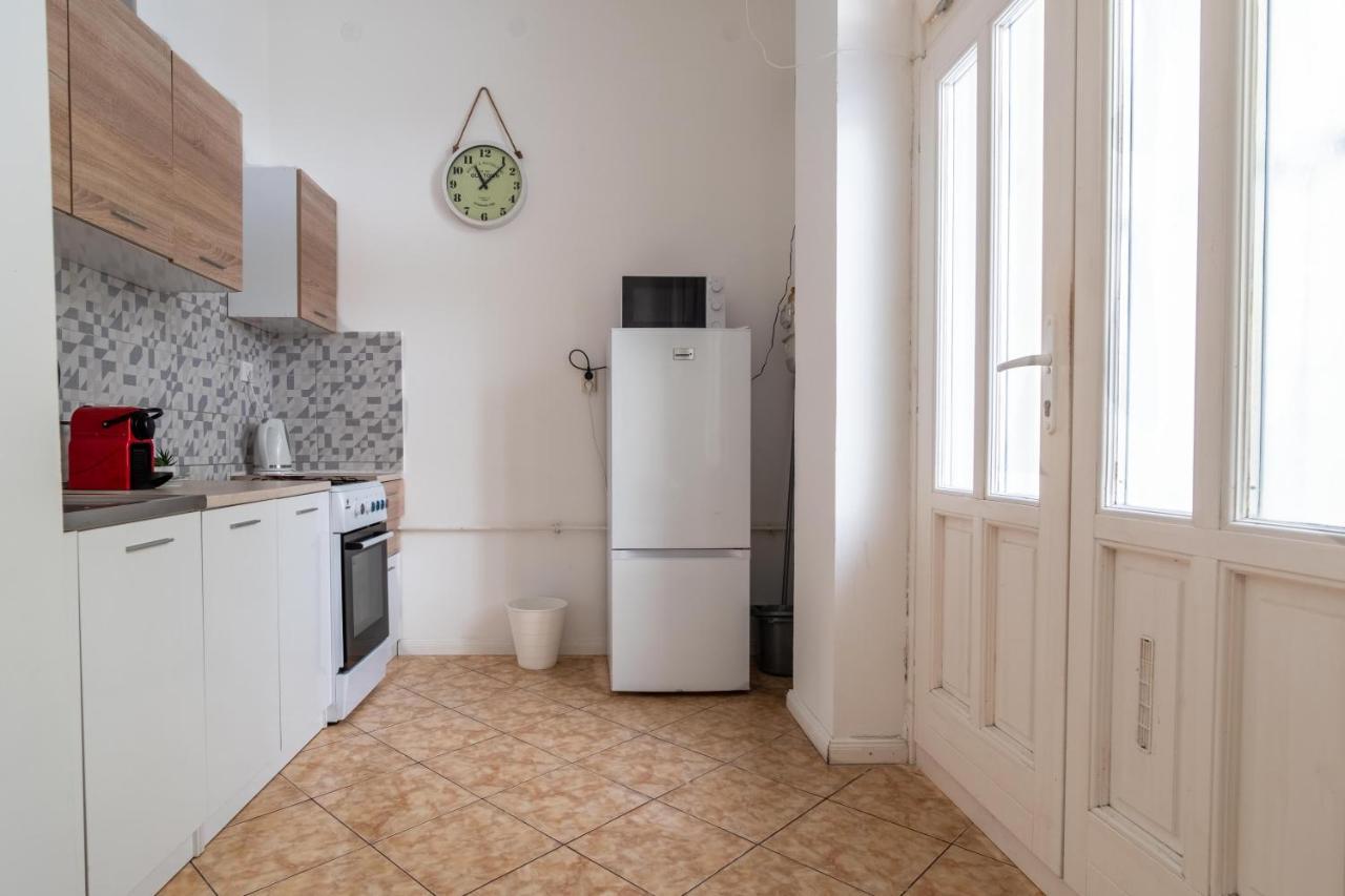Very Central 1-Br Apt With Patio Apartment Будапеща Екстериор снимка